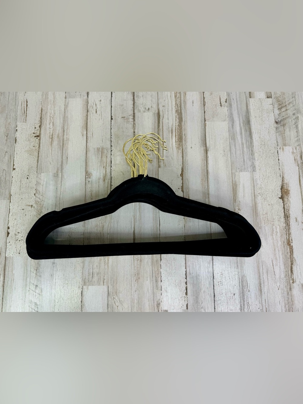 MIZGI Premium Velvet Hangers Wide with Black Gold [15-Pack]